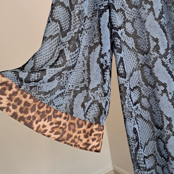 Blue Snake Print Kimono with Leopard Trim LISA RINNA COLLECTION - Picture 3 of 10